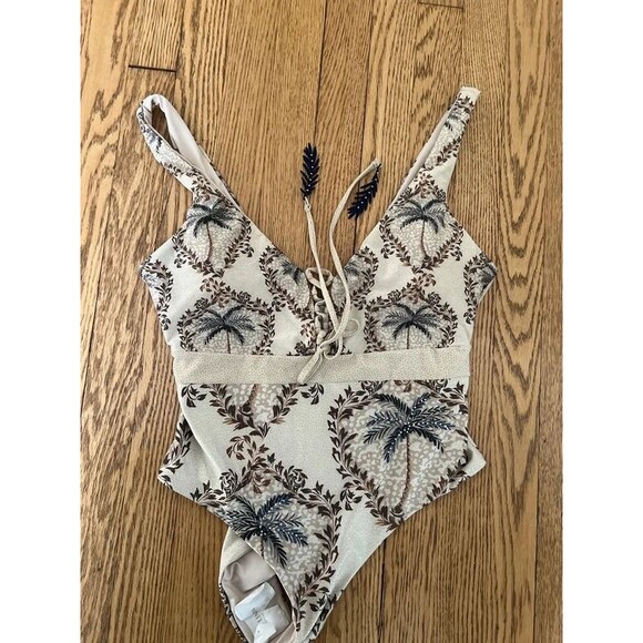 Caribbean Other - Gorgeous 1 piece bathing suit